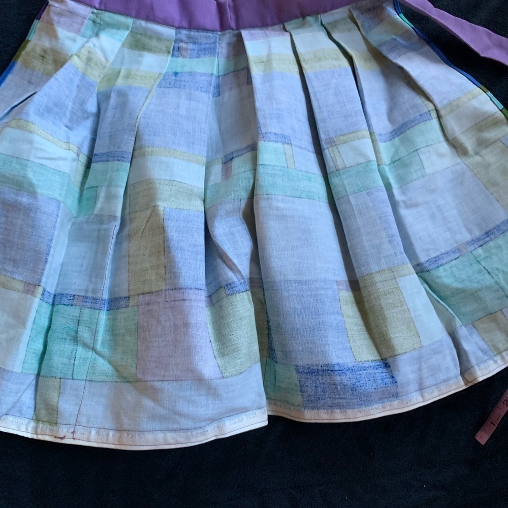 Handmade Apron Embroidery Sewing Pattern - Picture 13 of 13
